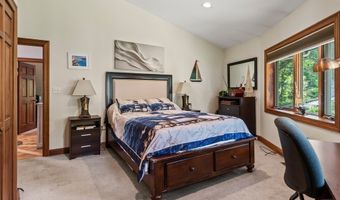 108 Pleasant Valley Rd, Amesbury, MA 01913