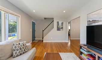 10 Philips Ave, Middletown, RI 02842
