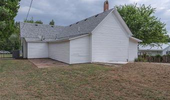 1027 W Idaho Ave, Chickasha, OK 73018