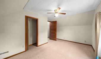412 S 1st Ave, Brandon, SD 57005