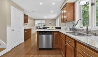 10 Mountain Rd, Brookline, NH 03033