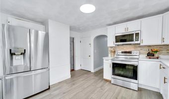 38 Anthony Dr, Cumberland, RI 02864
