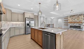 422 NE Lakota Dr, Adrian, MO 64720