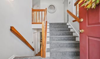 7 Silversmith Dr, Danbury, CT 06811