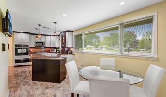 515 Park Club Ln, Amherst, NY 14221