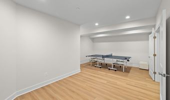 9501 WILDOAK Dr, Bethesda, MD 20814