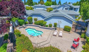 2016 Stonefield Ln, Santa Rosa, CA 95403