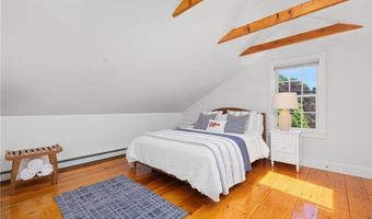 5 Tews Ct, Newport, RI 02840