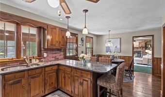 4 Karen Ln, Bristol, RI 02809