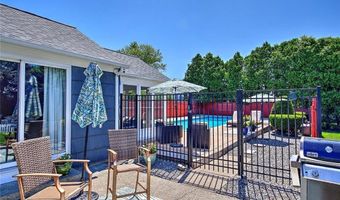 62 Meadowcrest Dr, Cumberland, RI 02864