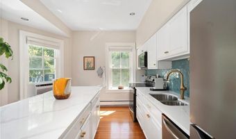 109 Church St 3, Newport, RI 02840