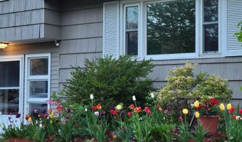 104 Lakewood Pkwy, Burlington, VT 05408