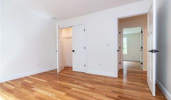44 Saddlebrook Dr, Warwick, RI 02818