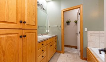 1728 Golden Dr SW, Alexandria, MN 56308