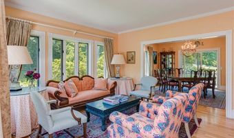 39 Brenton Rd, Newport, RI 02840