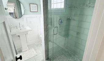 21 Warren Ave 21, Middletown, RI 02842