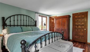 230 Schimwood Ct, Amherst, NY 14068