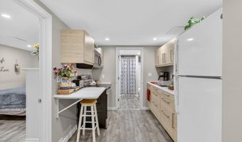 22 Connecticut Ave, Middletown, RI 02842