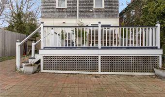 5 Conrad Ct, Newport, RI 02840