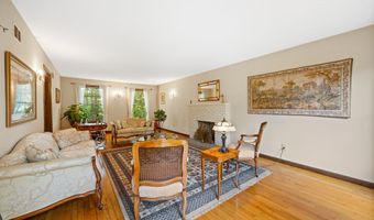 620 Riverside Dr, Cheshire, CT 06410