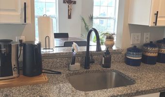 5924 FOUNDERS HILL Dr 302, Alexandria, VA 22310