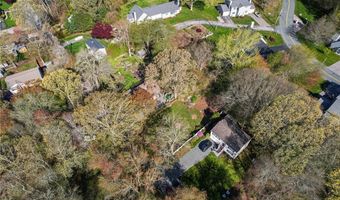 7 Winterberry Rd, Narragansett, RI 02882