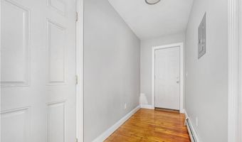 35 Central St, Lincoln, RI 02838
