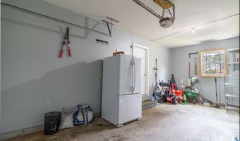 95 Yankee Ave, Bangor, ME 04401