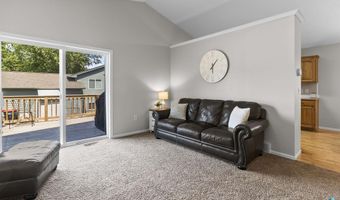 112 W River Oak Ct, Brandon, SD 57005
