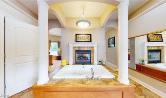 460 Berwick Cir, Aurora, OH 44202