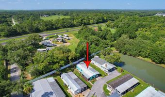 56 Leisure Dr, Auburndale, FL 33823
