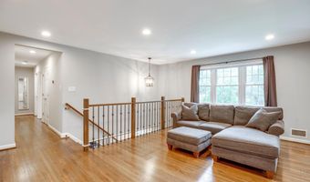 8217 CINDY Ln, Bethesda, MD 20817