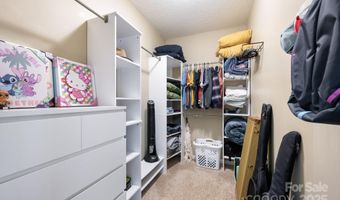 207 Farm Creek Dr E, Asheville, NC 28806