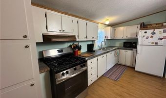 60 Flamingo Ave, Amherst, OH 44001