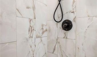 2 Islay Ln, Bella Vista, AR 72715