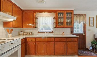 22 Fisher St, Attleboro, MA 02703