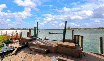 523 Lathrop Ave, Algonac, MI 48001