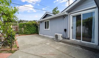409 PACIFIC Ave, Brookings, OR 97415