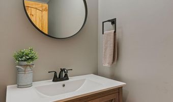 9 PINE St, Alpine, WY 83128