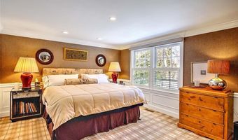 22 Lantern Ln, Barrington, RI 02806
