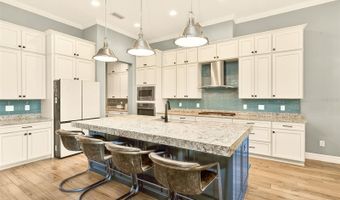 6951 CRESTPOINT Dr, Apollo Beach, FL 33572