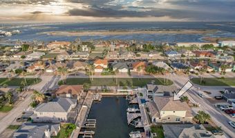 102 Angelfish Ct, Aransas Pass, TX 78336