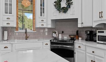 210 Butler Hill Rd, Benton, LA 71006