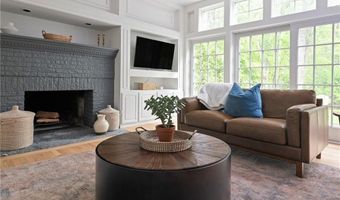 125 Fernwood Dr, East Greenwich, RI 02818