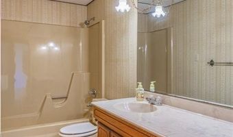 150 Yacht Club Cir, Altamont, MO 64640