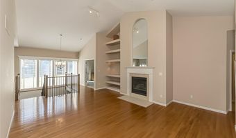 573 Castle Ridge Dr, Ballwin, MO 63021