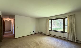15 Bear Mountain Rd, Danbury, CT 06811