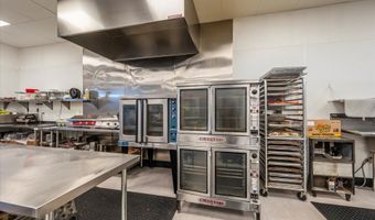 215 SE 10TH St, Bandon, OR 97411