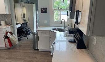35 Elm St B, Newport, RI 02840