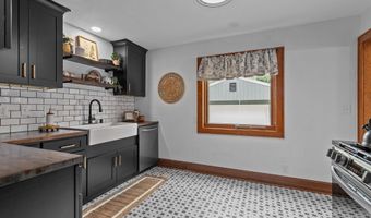 424 E BREWSTER St, Appleton, WI 54911